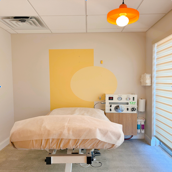 Colonic room at feel the heal