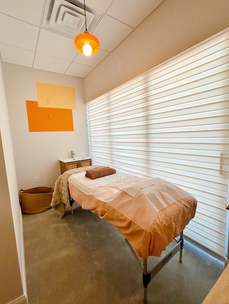 Colonic room at feel the heal